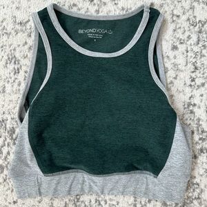 Beyond Yoga Spacedye On Block Bra - silver mist and forest green